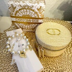 Dior 2024 Beauty Gold
SHIMMER jewelry pouch with novelty pearl bracelet charm
